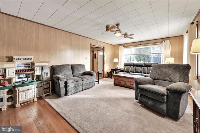 5 E WASHINGTON AVE, Myerstown, PA 17067