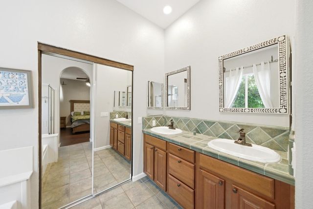 9445 Loire Valley Way, Elk Grove, CA 95624