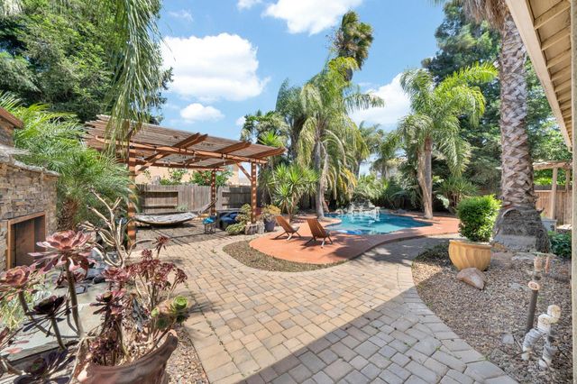 9445 Loire Valley Way, Elk Grove, CA 95624
