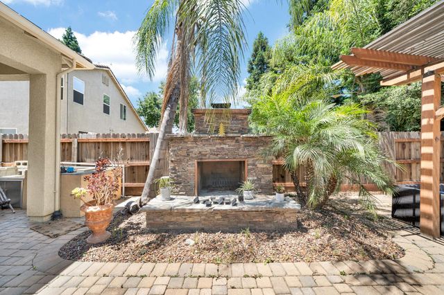 9445 Loire Valley Way, Elk Grove, CA 95624
