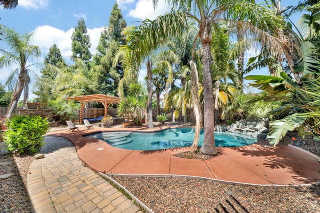 9445 Loire Valley Way, Elk Grove, CA 95624