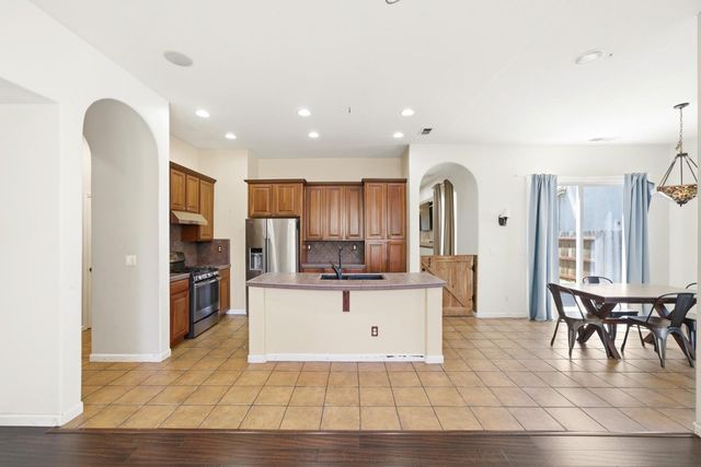 9445 Loire Valley Way, Elk Grove, CA 95624