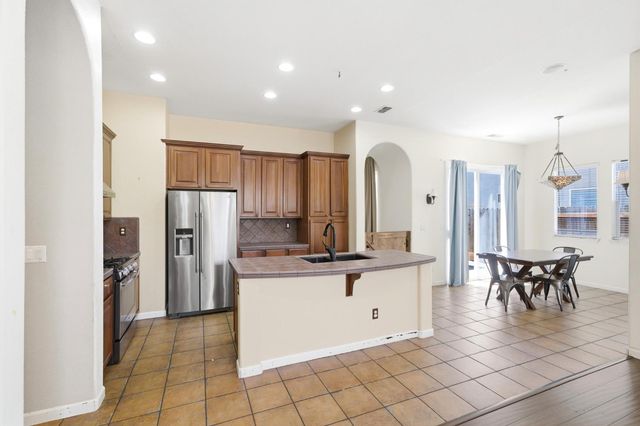 9445 Loire Valley Way, Elk Grove, CA 95624