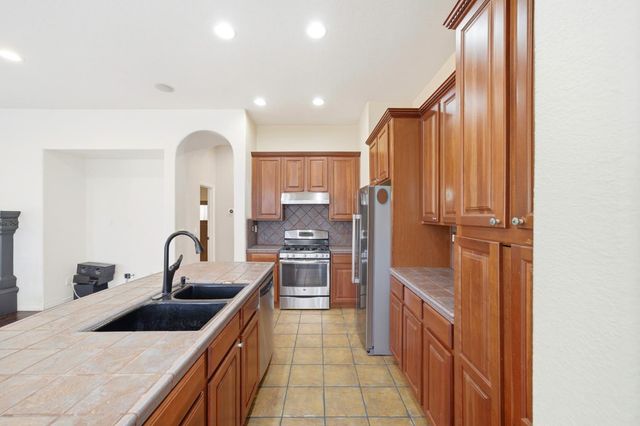 9445 Loire Valley Way, Elk Grove, CA 95624