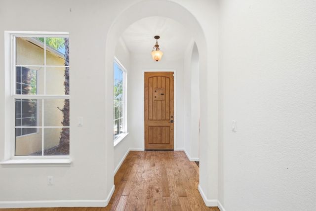 9445 Loire Valley Way, Elk Grove, CA 95624