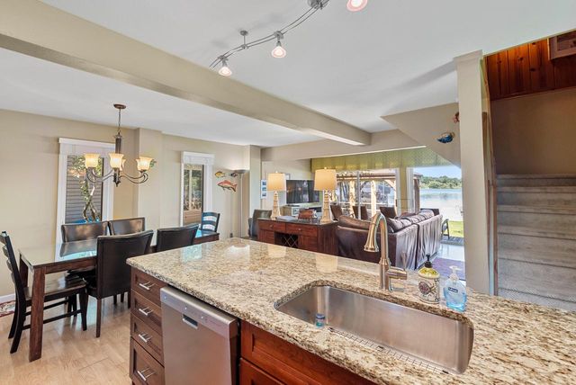 N4175 Island LANE, Cambridge, WI 53523