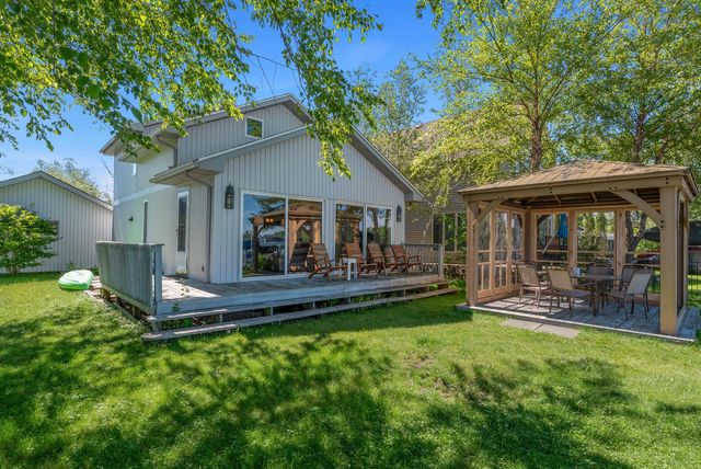 N4175 Island LANE, Cambridge, WI 53523