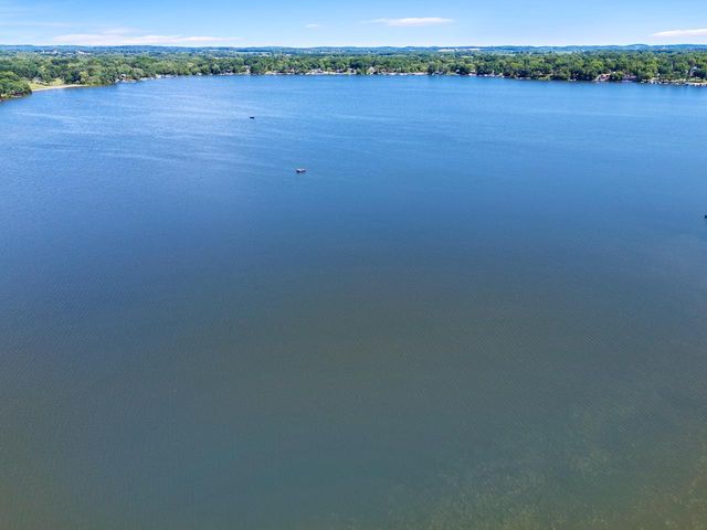 N4175 Island LANE, Cambridge, WI 53523