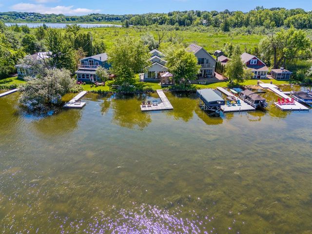 N4175 Island LANE, Cambridge, WI 53523