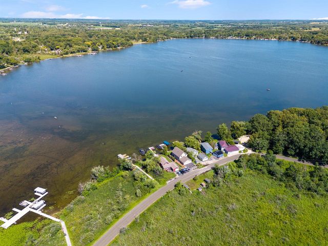 N4175 Island LANE, Cambridge, WI 53523