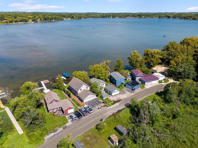 N4175 Island LANE, Cambridge, WI 53523