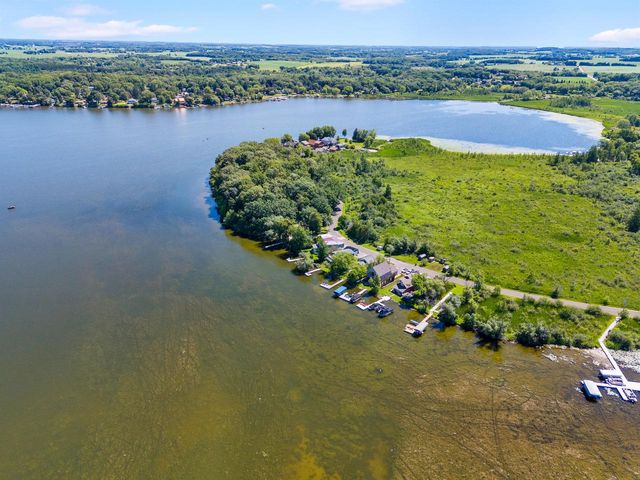 N4175 Island LANE, Cambridge, WI 53523