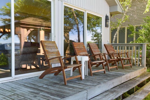 N4175 Island LANE, Cambridge, WI 53523