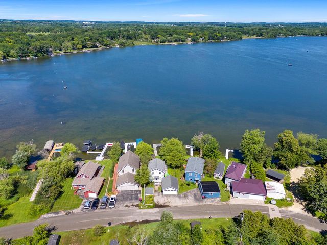 N4175 Island LANE, Cambridge, WI 53523