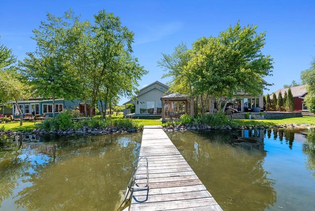 N4175 Island LANE, Cambridge, WI 53523