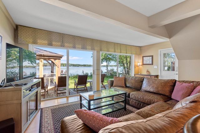 N4175 Island LANE, Cambridge, WI 53523