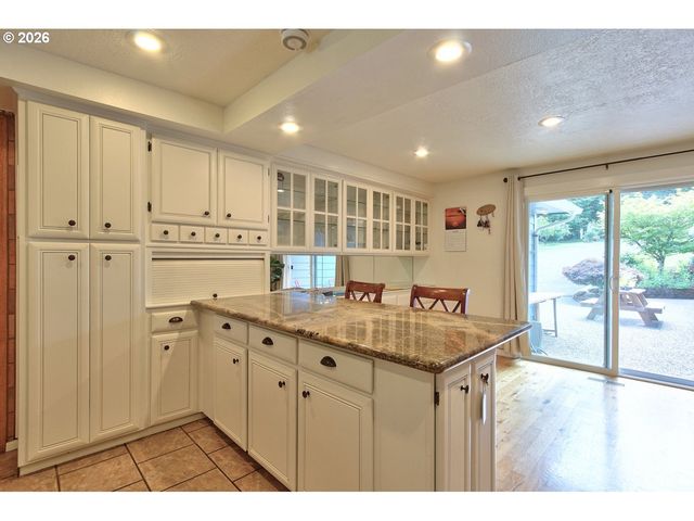 14722 CEDAR Ln, Silverton, OR 97381