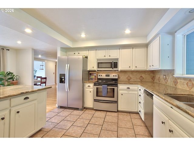 14722 CEDAR Ln, Silverton, OR 97381