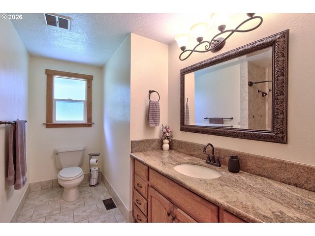 14722 CEDAR Ln, Silverton, OR 97381