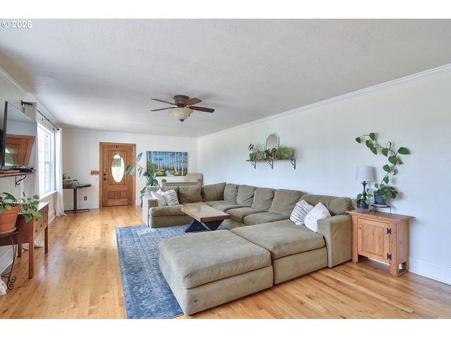 14722 CEDAR Ln, Silverton, OR 97381