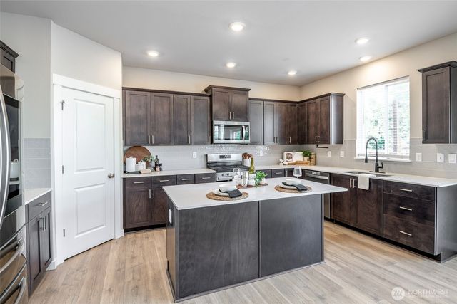 18611 111th Avenue E, Puyallup, WA 98374