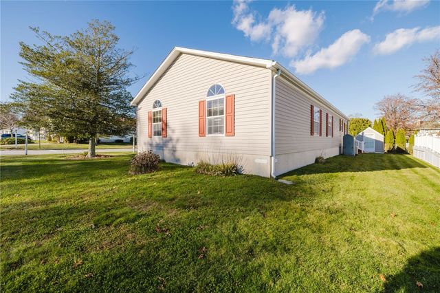 38 Hummingbird Lane, Tiverton, RI 02878