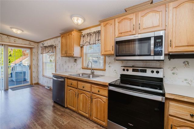 38 Hummingbird Lane, Tiverton, RI 02878