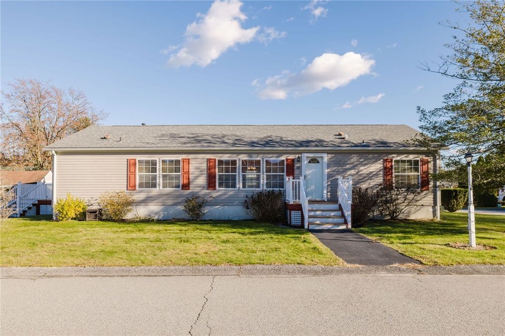 38 Hummingbird Lane, Tiverton, RI 02878