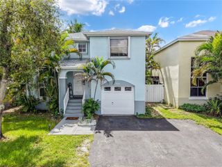 7256 SW 44th Ct, Davie, FL 33314