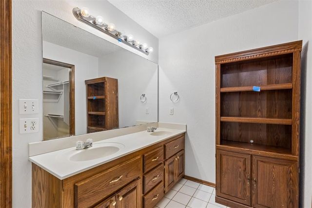 8801 Scirocco Circle, Oklahoma City, OK 73135