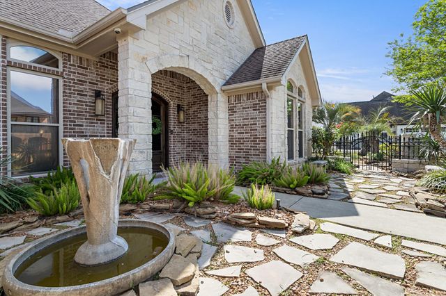 150 Greenwing Ln, Orange, TX 77630