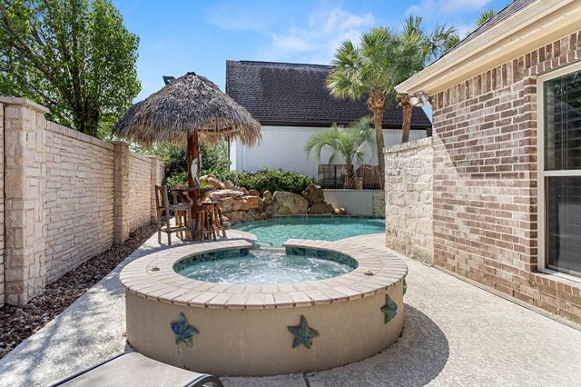 150 Greenwing Ln, Orange, TX 77630