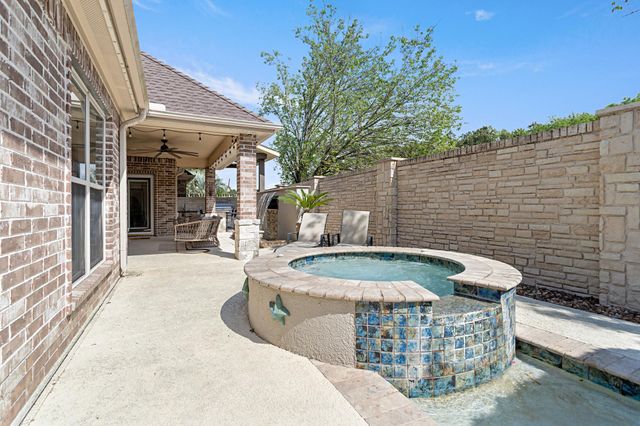150 Greenwing Ln, Orange, TX 77630