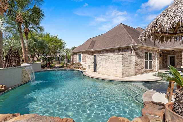 150 Greenwing Ln, Orange, TX 77630