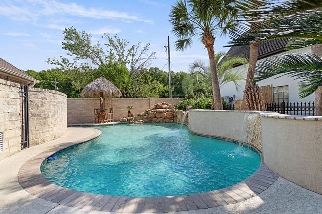 150 Greenwing Ln, Orange, TX 77630