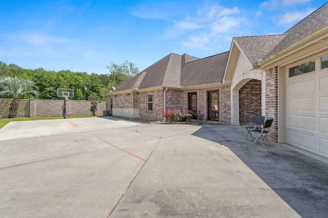 150 Greenwing Ln, Orange, TX 77630