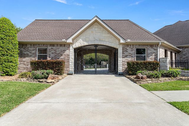 150 Greenwing Ln, Orange, TX 77630