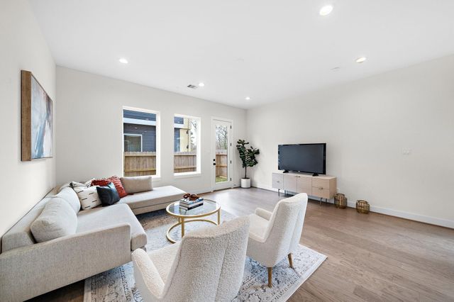 2626 W Tidwell Road B, Houston, TX 77091