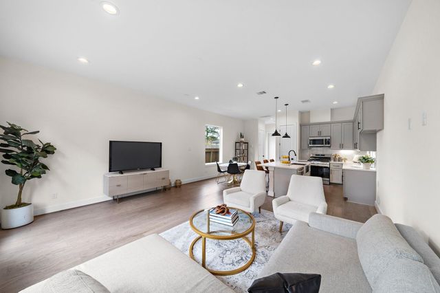 2626 W Tidwell Road B, Houston, TX 77091