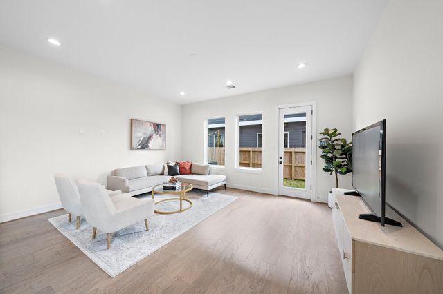 2626 W Tidwell Road B, Houston, TX 77091