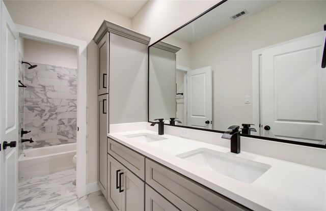 2626 W Tidwell Road B, Houston, TX 77091