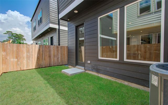 2626 W Tidwell Road B, Houston, TX 77091