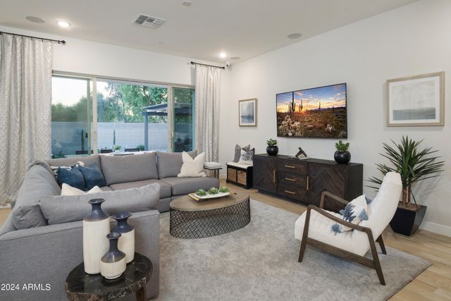 15667 W MERCER Lane, Surprise, AZ 85379