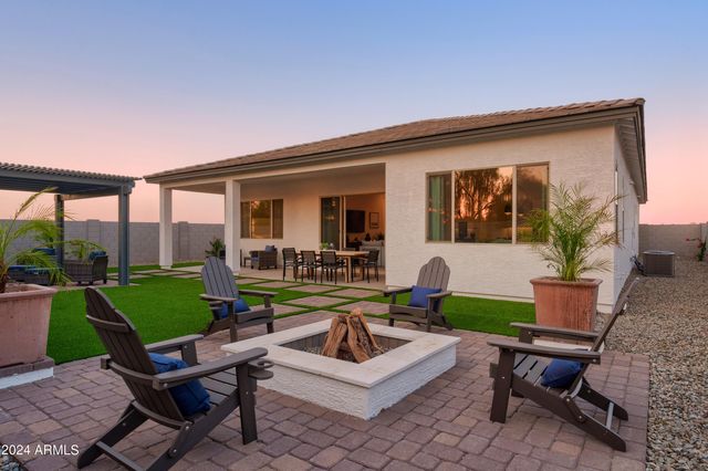 15667 W MERCER Lane, Surprise, AZ 85379