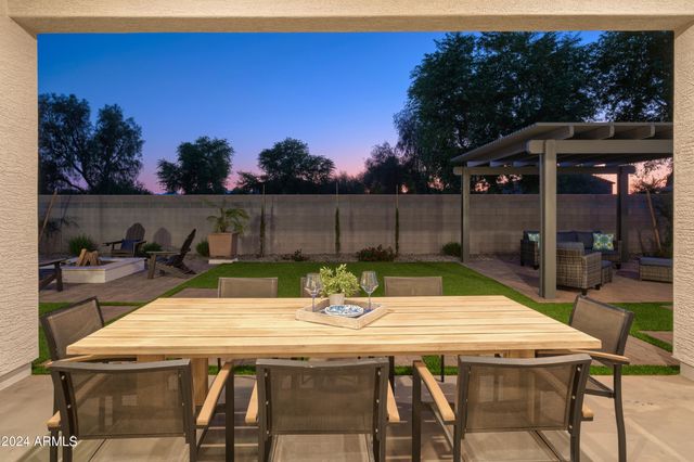 15667 W MERCER Lane, Surprise, AZ 85379