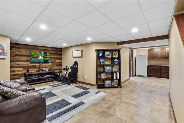 2242 Grand Avenue, Schererville, IN 46375