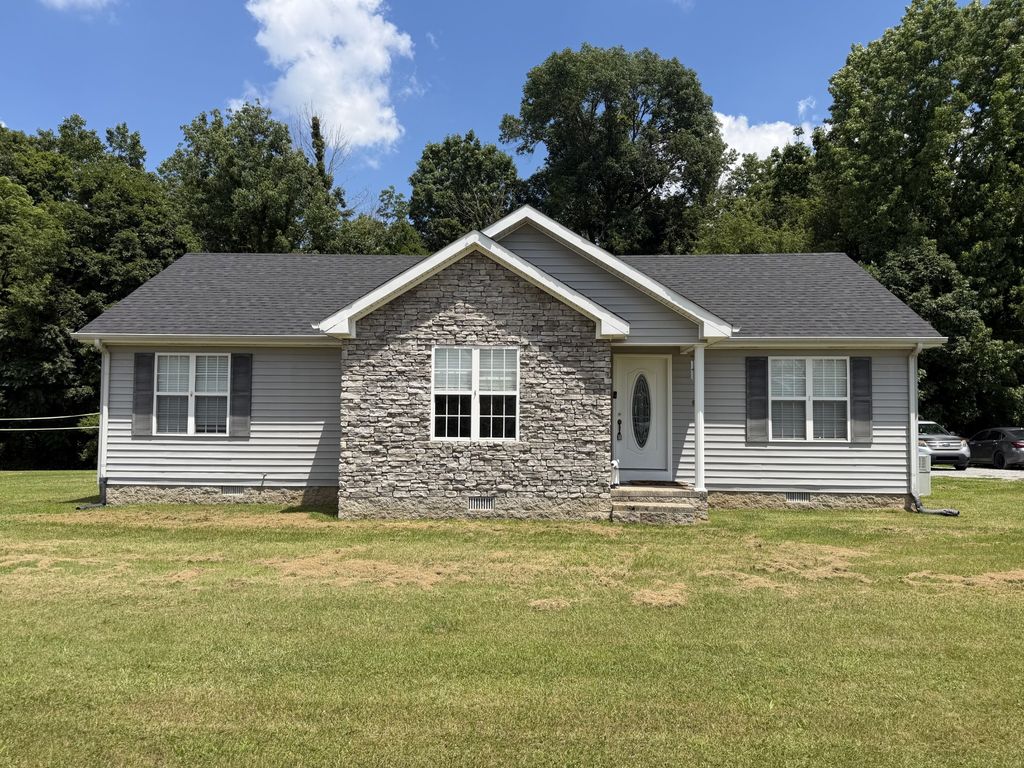 104 Leigh Anna Cir, Lafayette, TN 37083