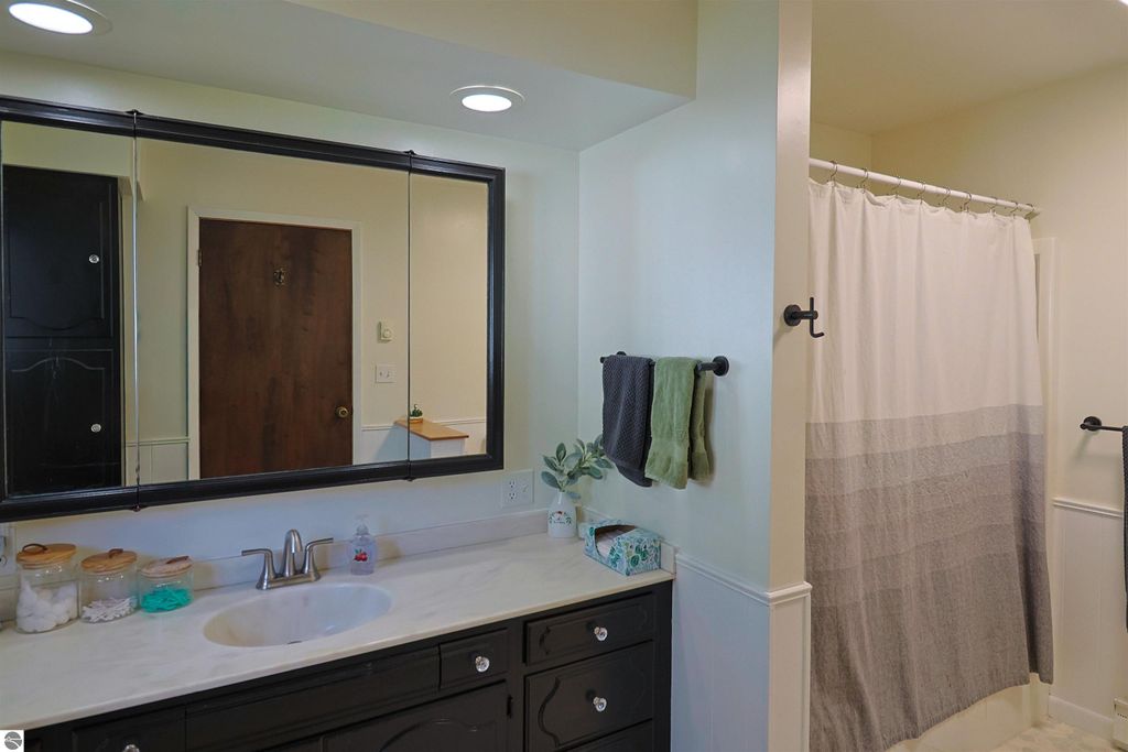 Image 12 of property listing at 523 Liberty, Alma, MI 48801