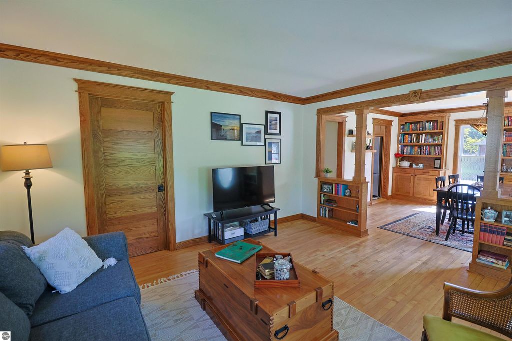 Image 5 of property listing at 523 Liberty, Alma, MI 48801