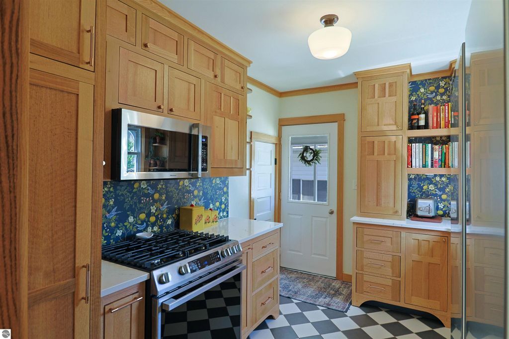 Image 8 of property listing at 523 Liberty, Alma, MI 48801